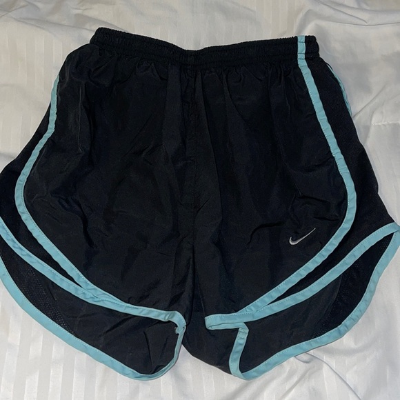 NIKE Athletic Shorts - Picture 1 of 2